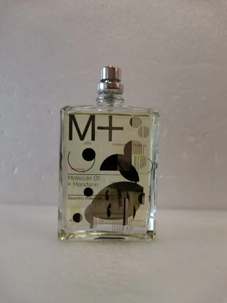 Escentric Molecules Molecule 01 + Mandarin